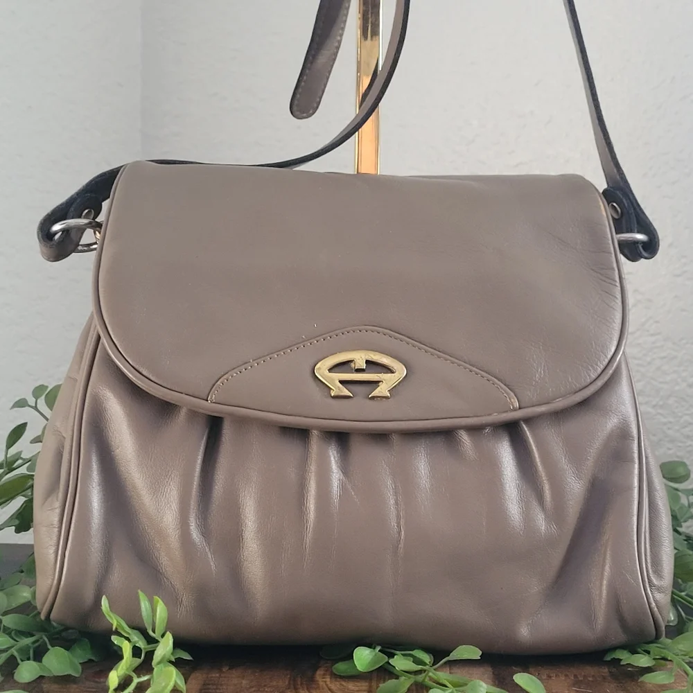 Etienne Aigner elegant taupe crossbody bag - Picture 2 of 11
